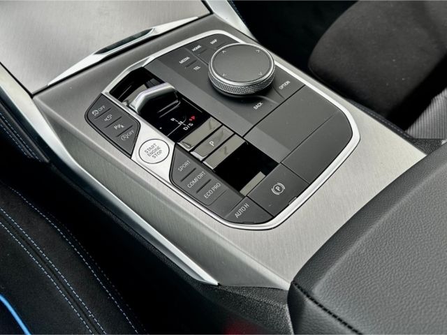 BMW 230 2025