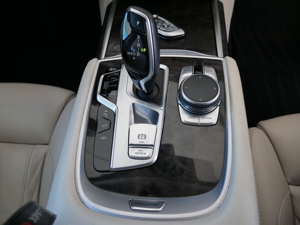 BMW 750 2018