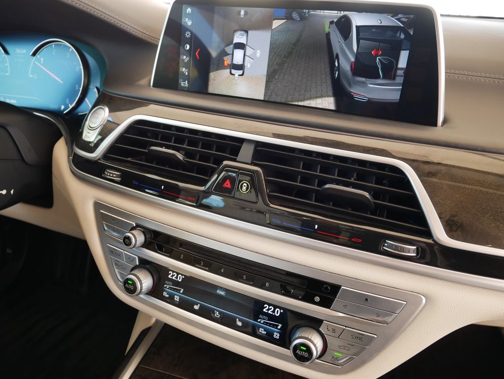 BMW 750 2018