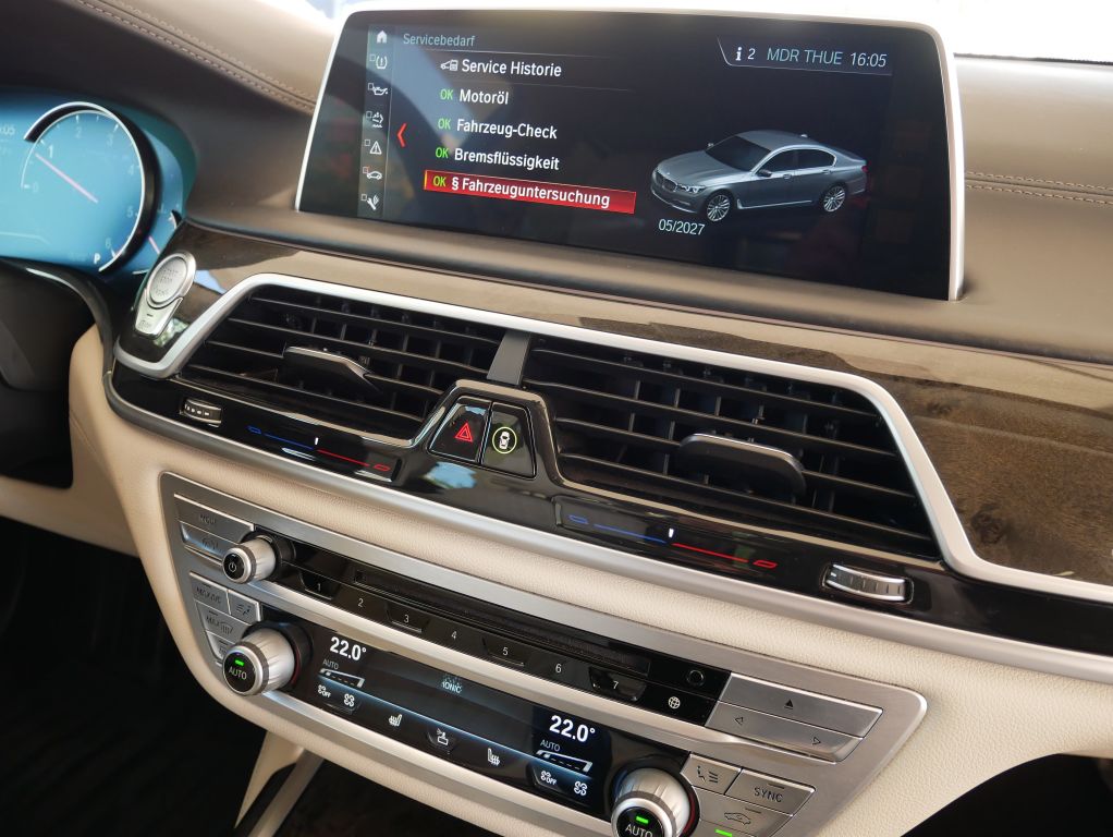 BMW 750 2018