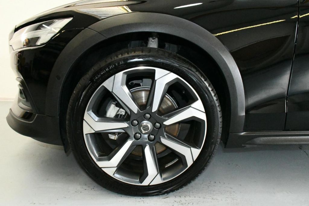 Volvo V60 Cross Country 2023