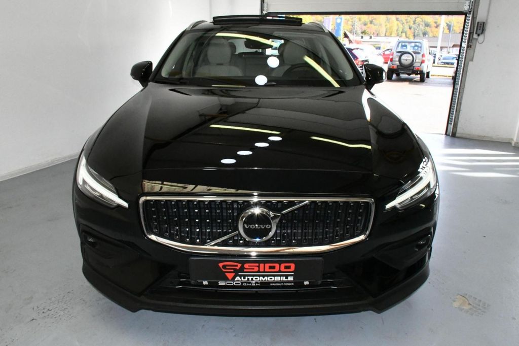Volvo V60 Cross Country 2023
