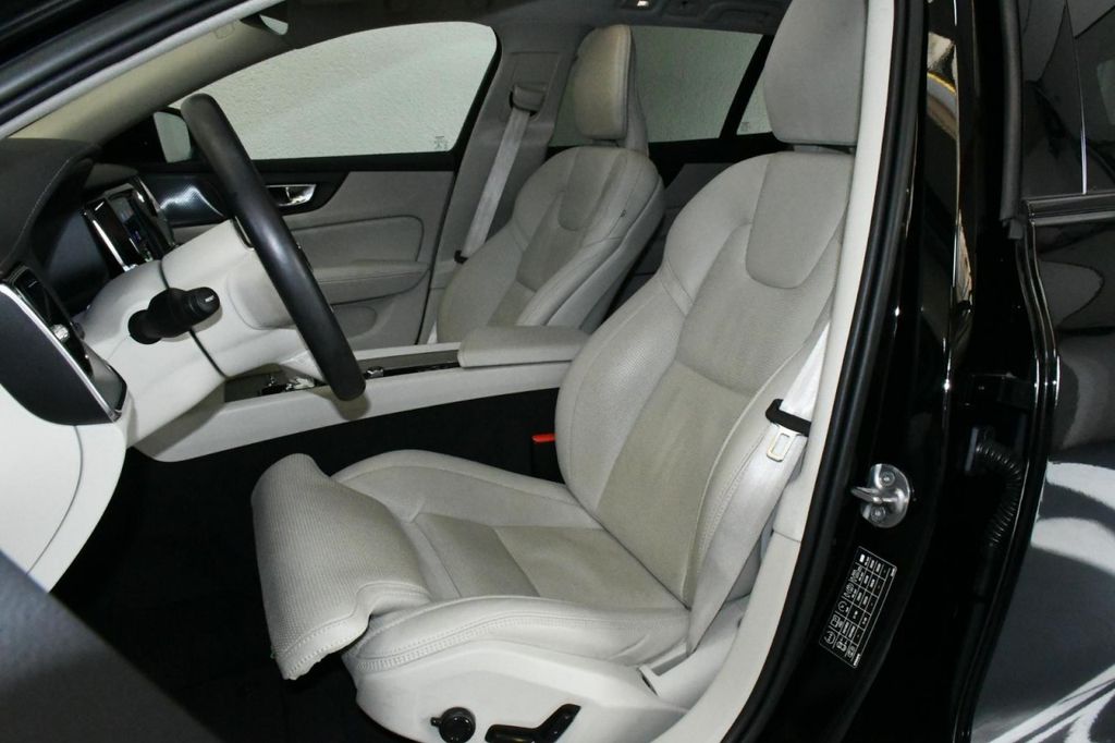 Volvo V60 Cross Country 2023