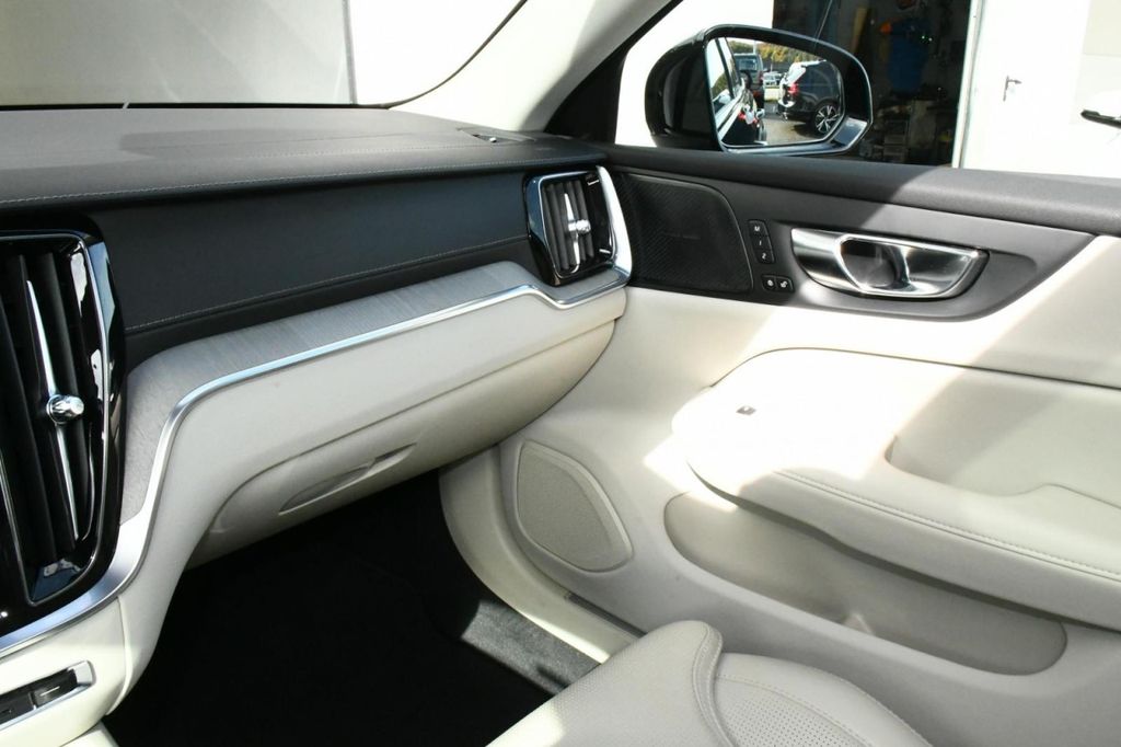 Volvo V60 Cross Country 2023