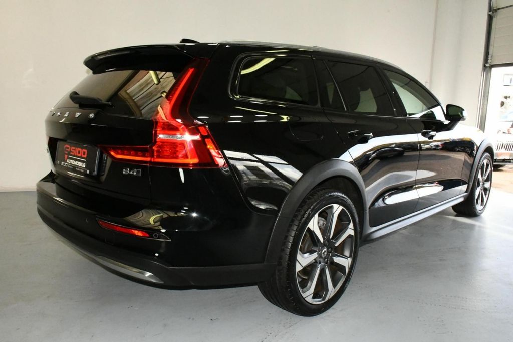 Volvo V60 Cross Country 2023