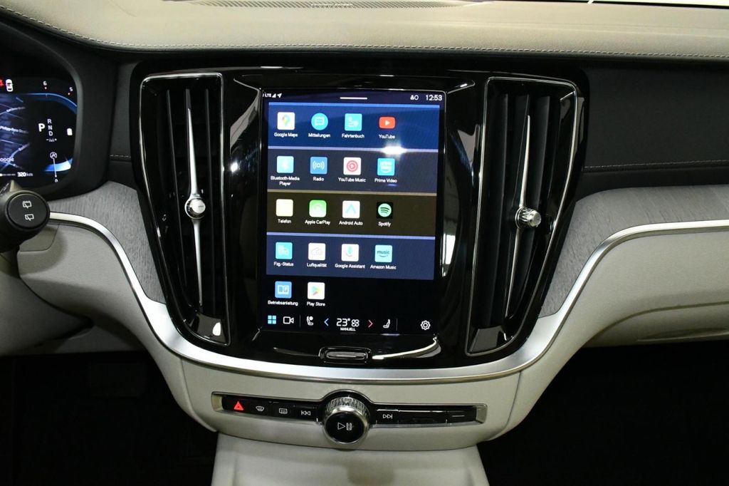 Volvo V60 Cross Country 2023