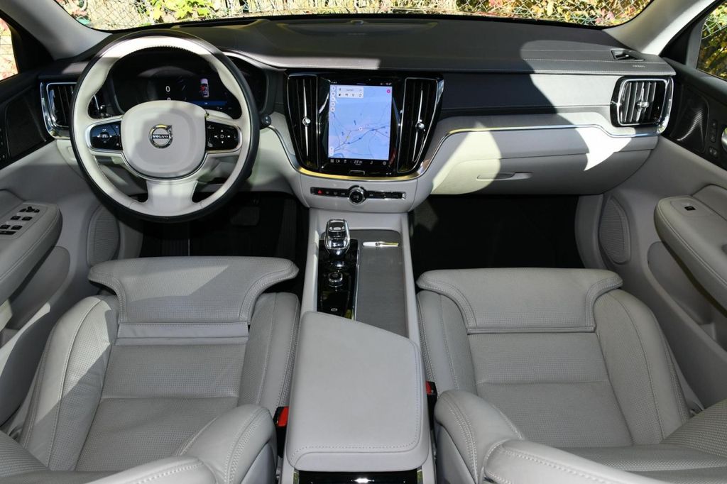 Volvo V60 Cross Country 2023