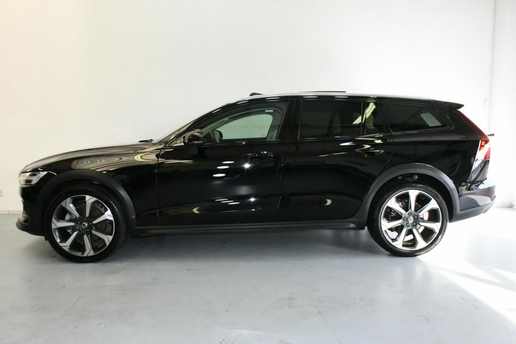 Volvo V60 Cross Country 2023