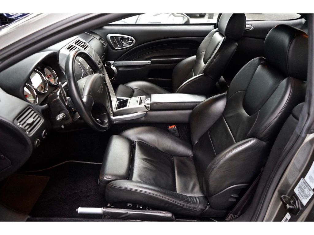 Aston Martin Vanquish 2004