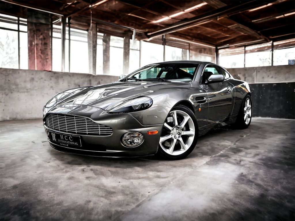 Aston Martin Vanquish 2004