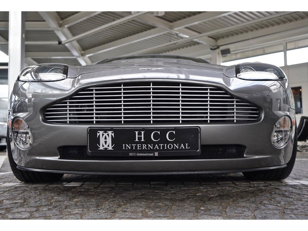 Aston Martin Vanquish 2004