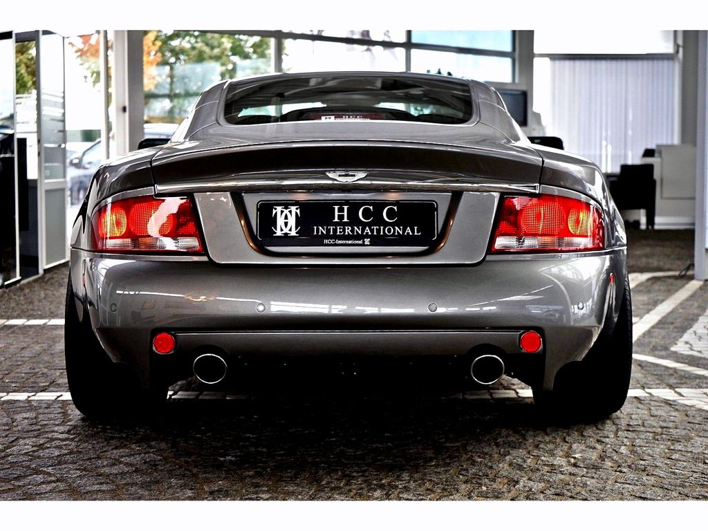 Aston Martin Vanquish 2004