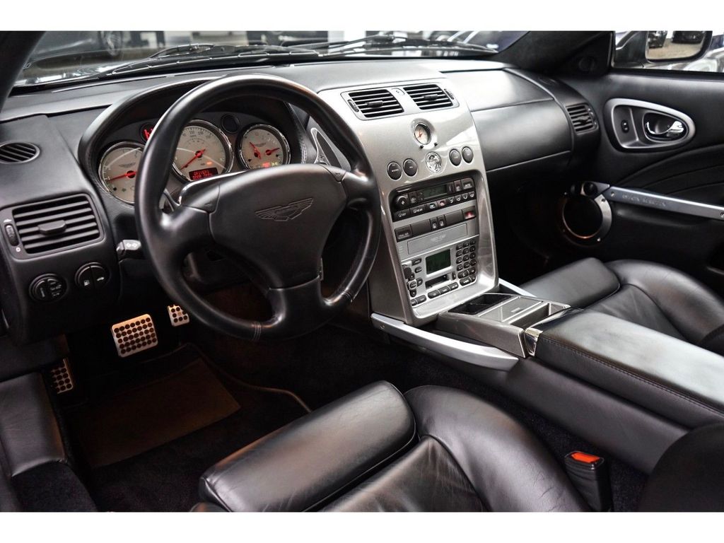 Aston Martin Vanquish 2004