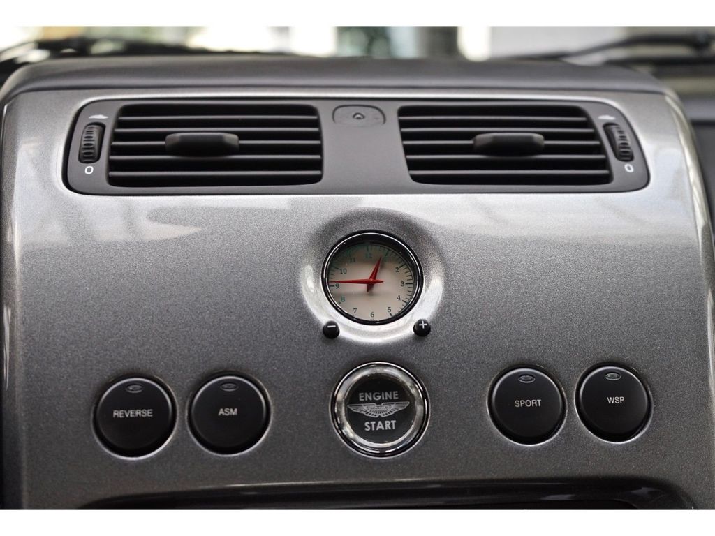 Aston Martin Vanquish 2004