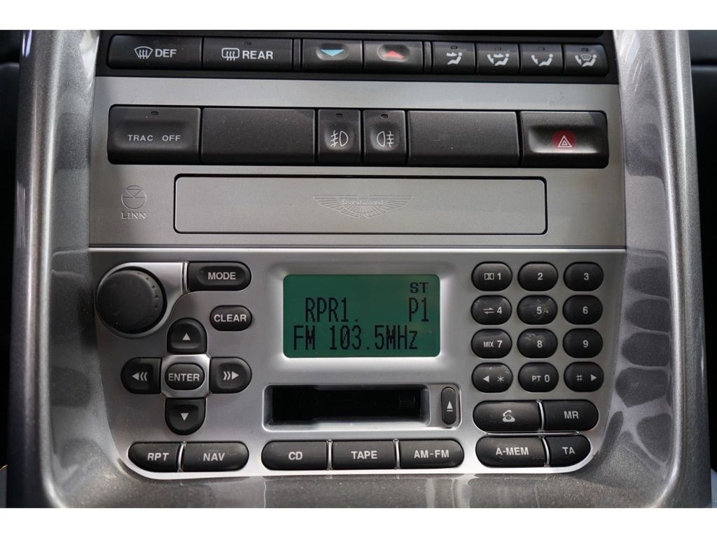 Aston Martin Vanquish 2004