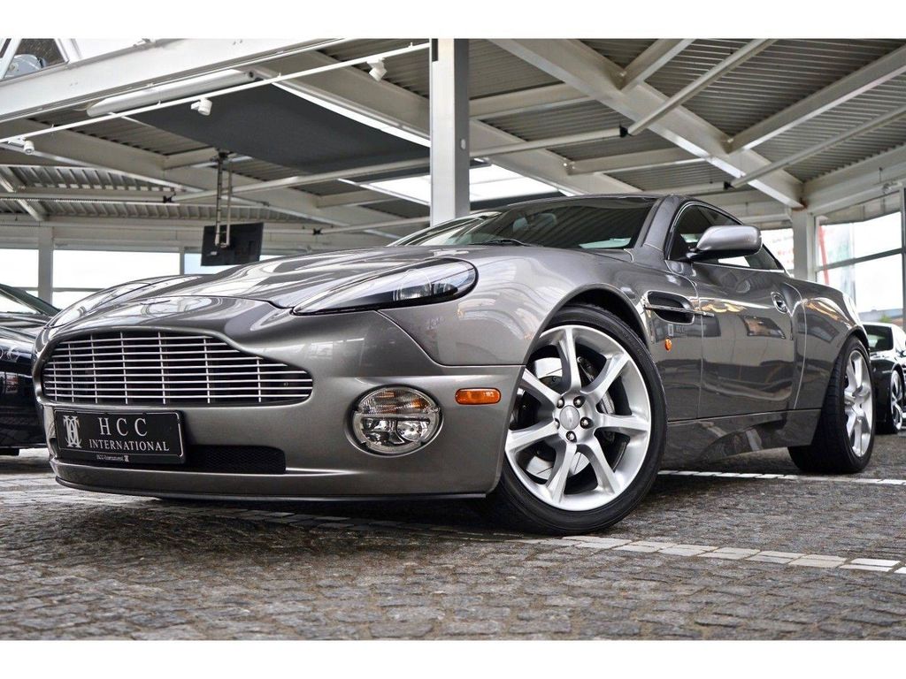 Aston Martin Vanquish 2004