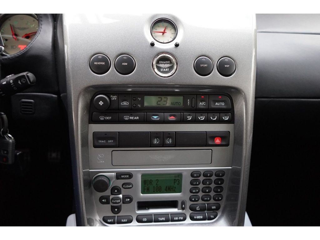 Aston Martin Vanquish 2004