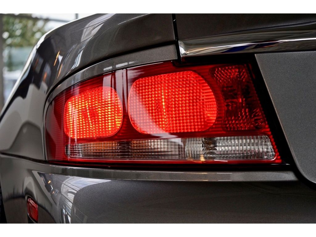 Aston Martin Vanquish 2004