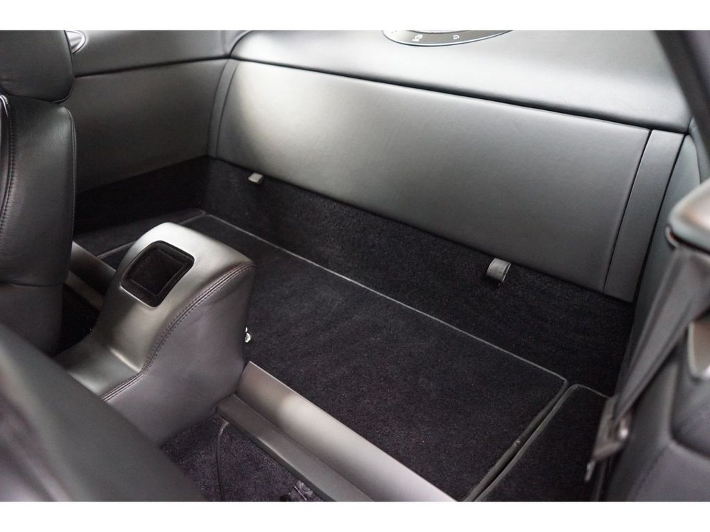 Aston Martin Vanquish 2004