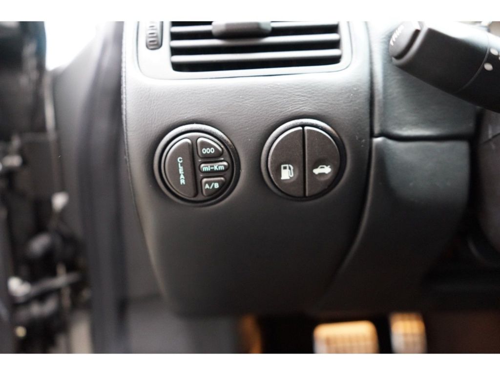 Aston Martin Vanquish 2004