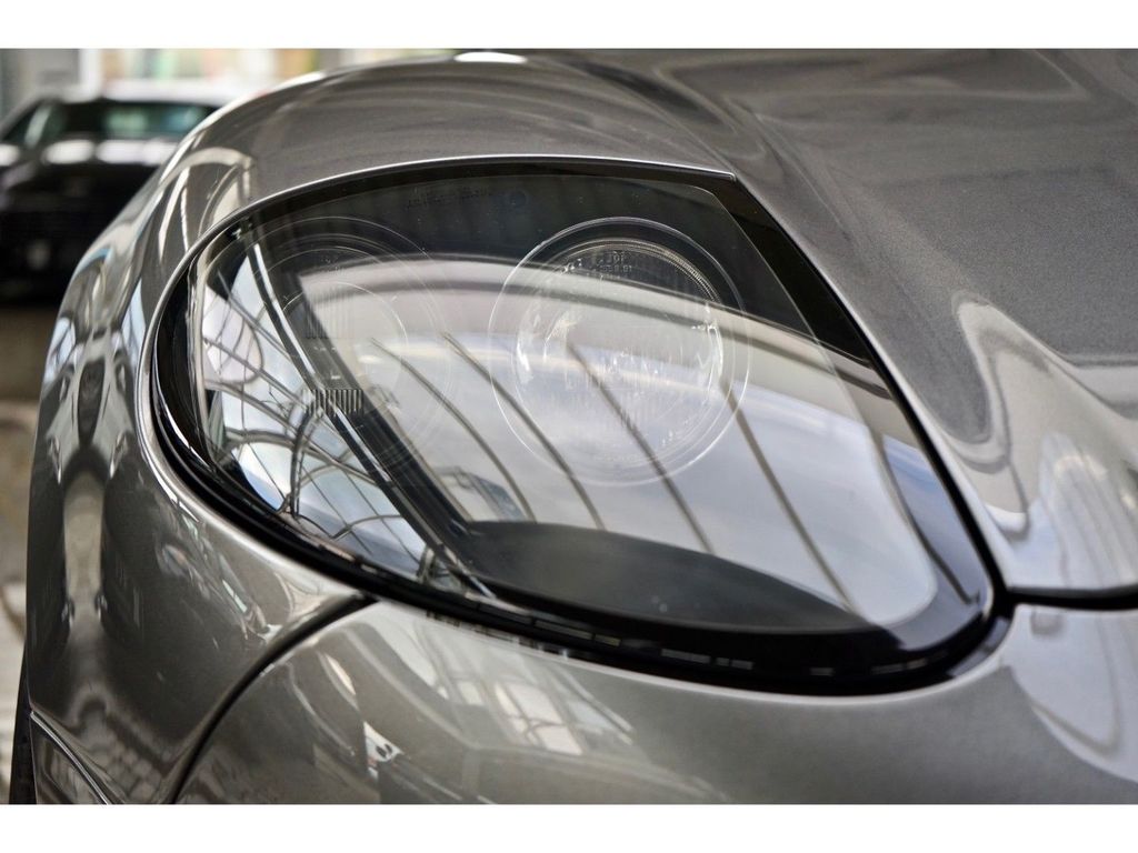 Aston Martin Vanquish 2004