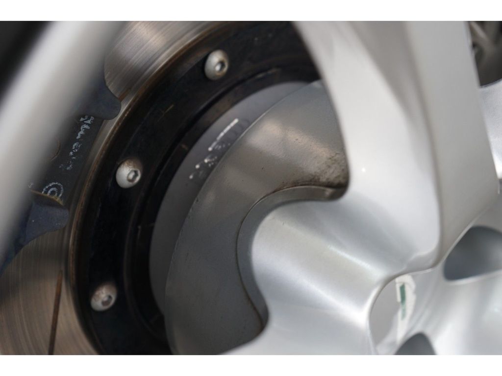 Aston Martin Vanquish 2004