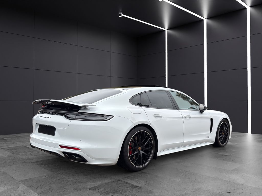 Porsche Panamera 2023