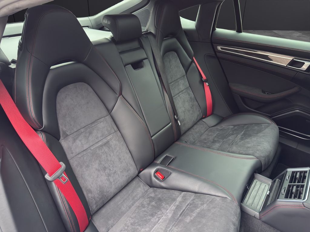 Porsche Panamera 2023