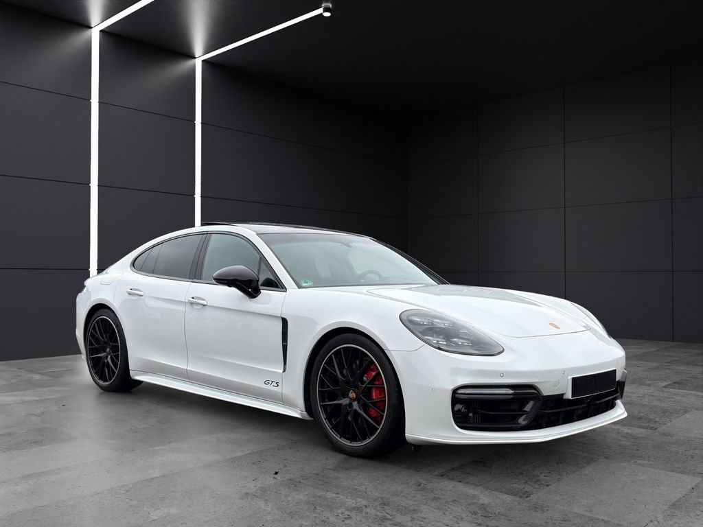 Porsche Panamera 2023