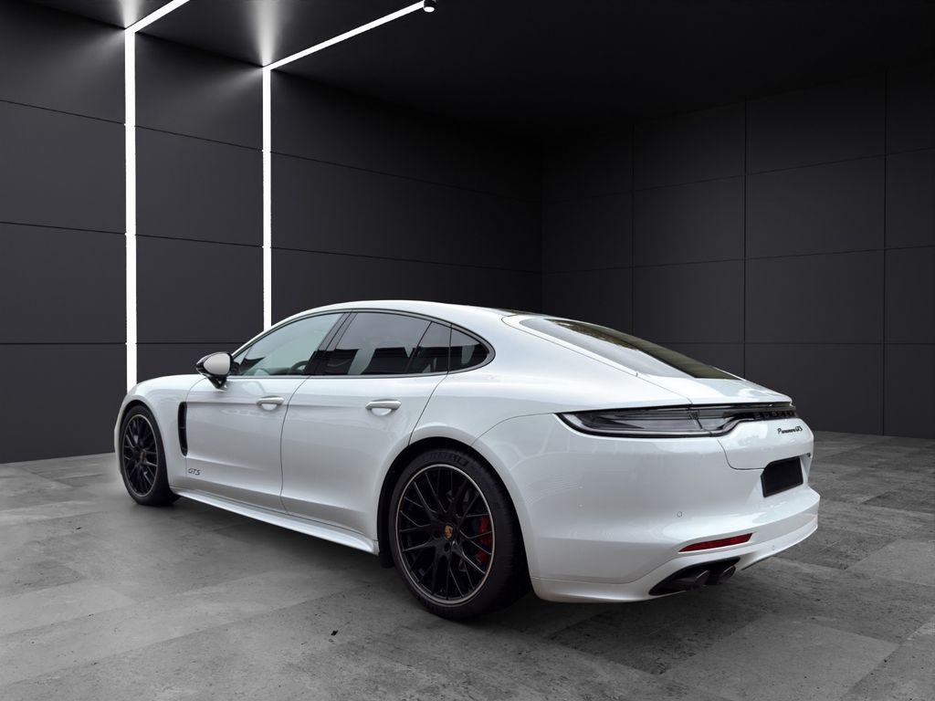 Porsche Panamera 2023