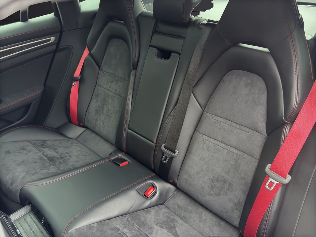 Porsche Panamera 2023