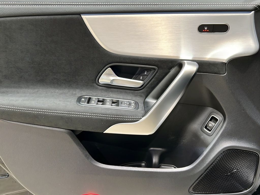 Mercedes-Benz CLA 200 2025