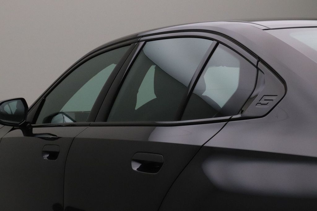 BMW 530 2025