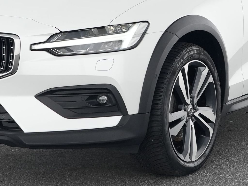 Volvo V60 Cross Country 2023