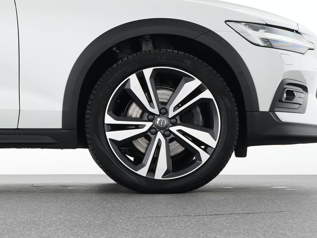 Volvo V60 Cross Country 2023