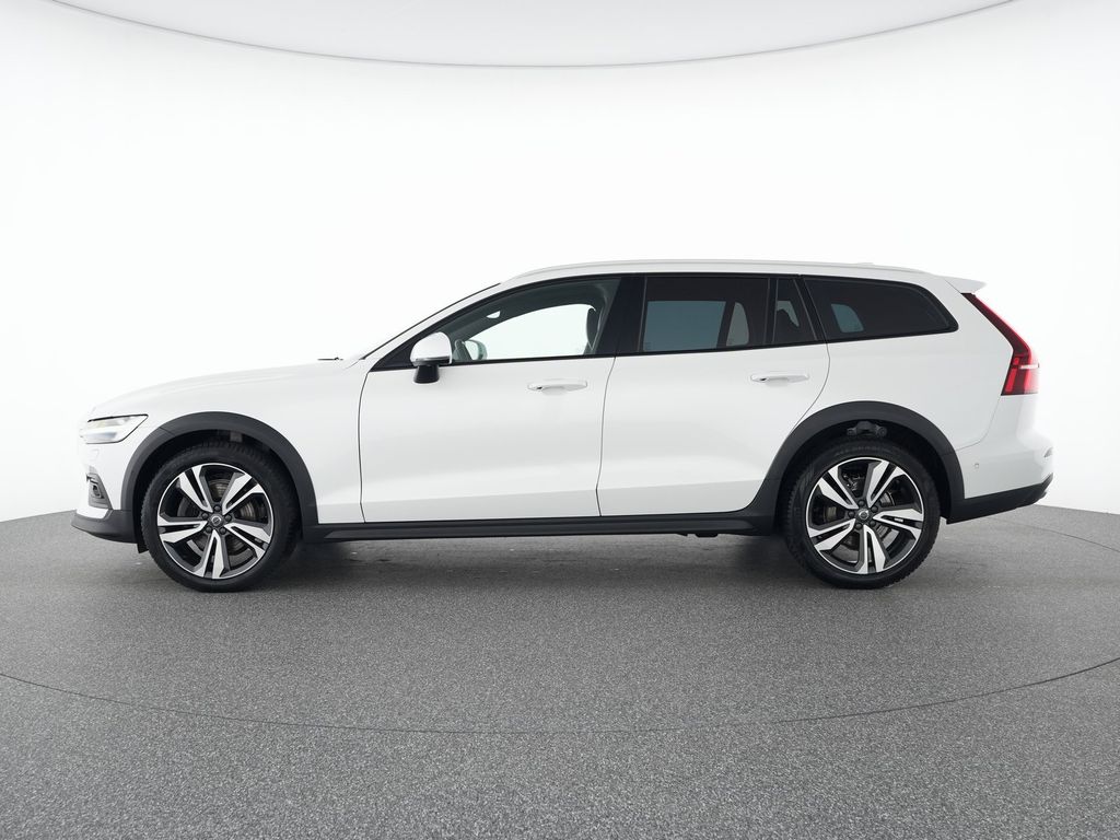 Volvo V60 Cross Country 2023