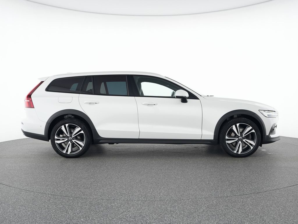 Volvo V60 Cross Country 2023