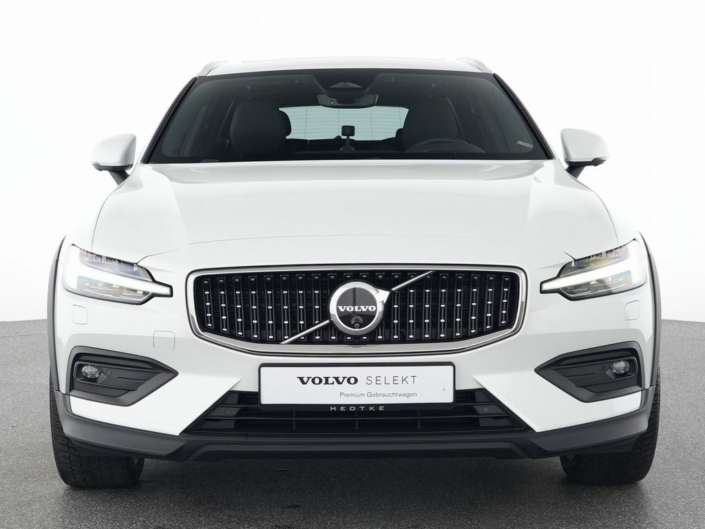 Volvo V60 Cross Country 2023
