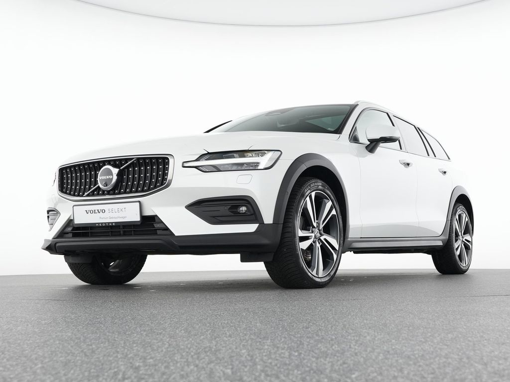 Volvo V60 Cross Country 2023