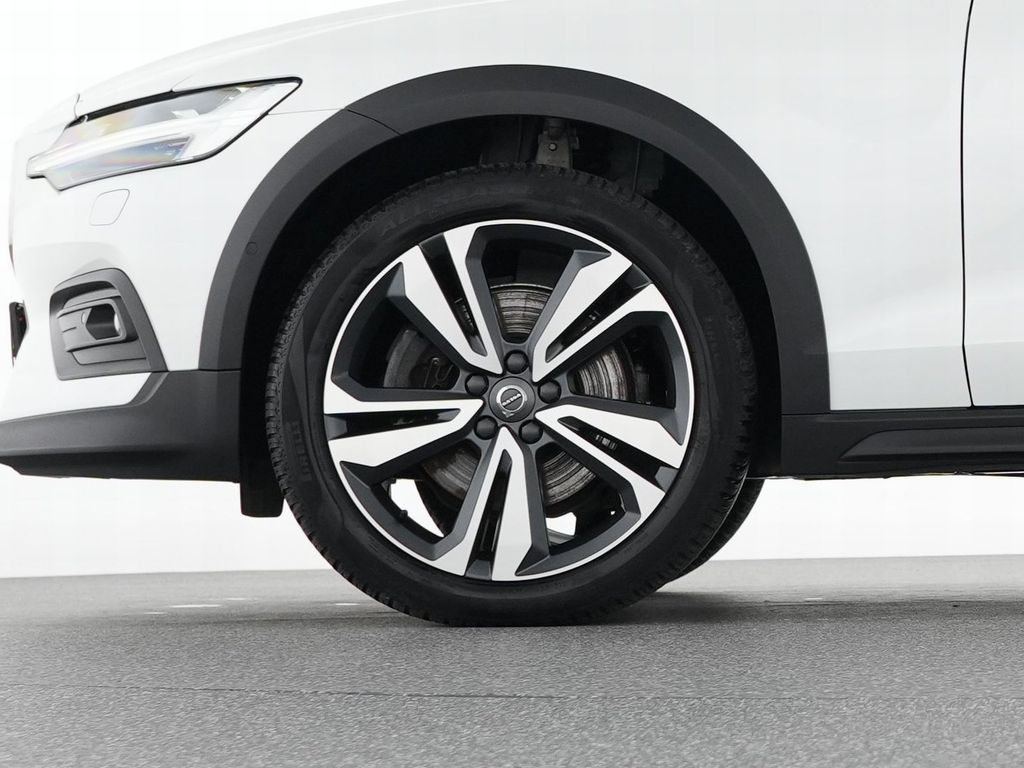 Volvo V60 Cross Country 2023