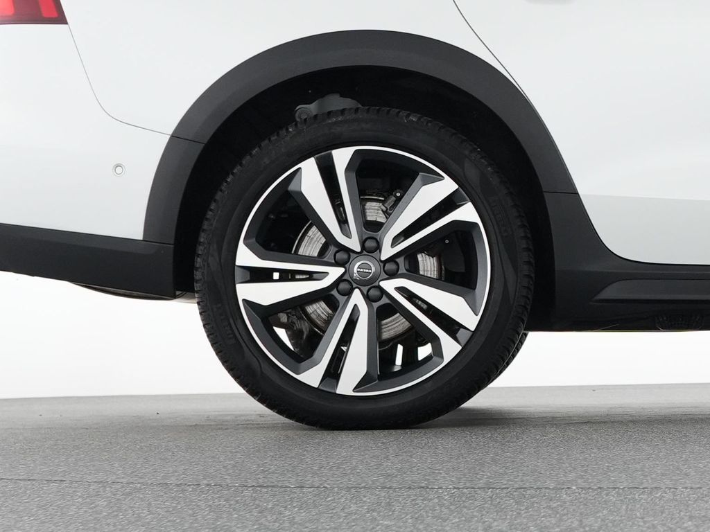 Volvo V60 Cross Country 2023