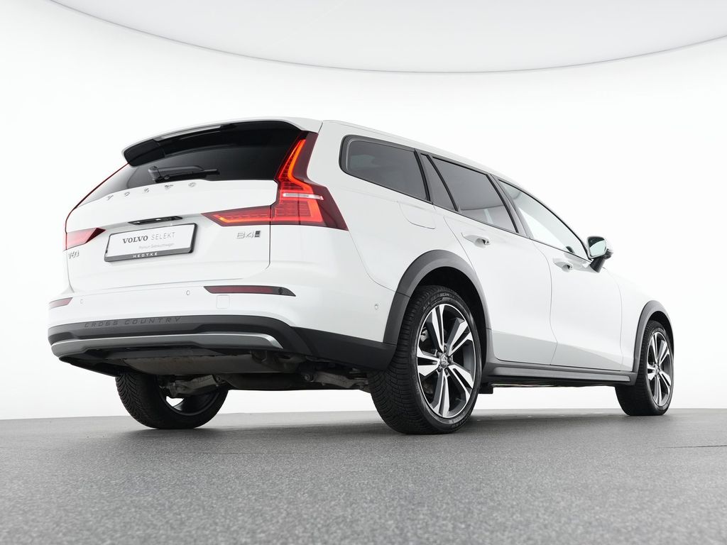 Volvo V60 Cross Country 2023