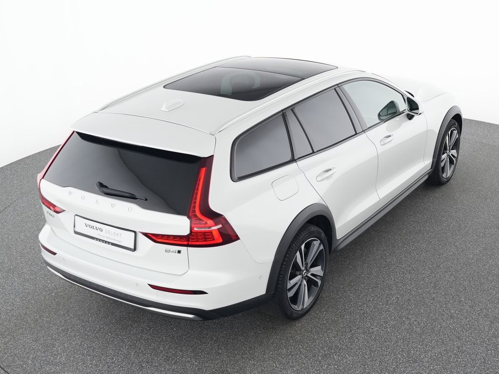 Volvo V60 Cross Country 2023