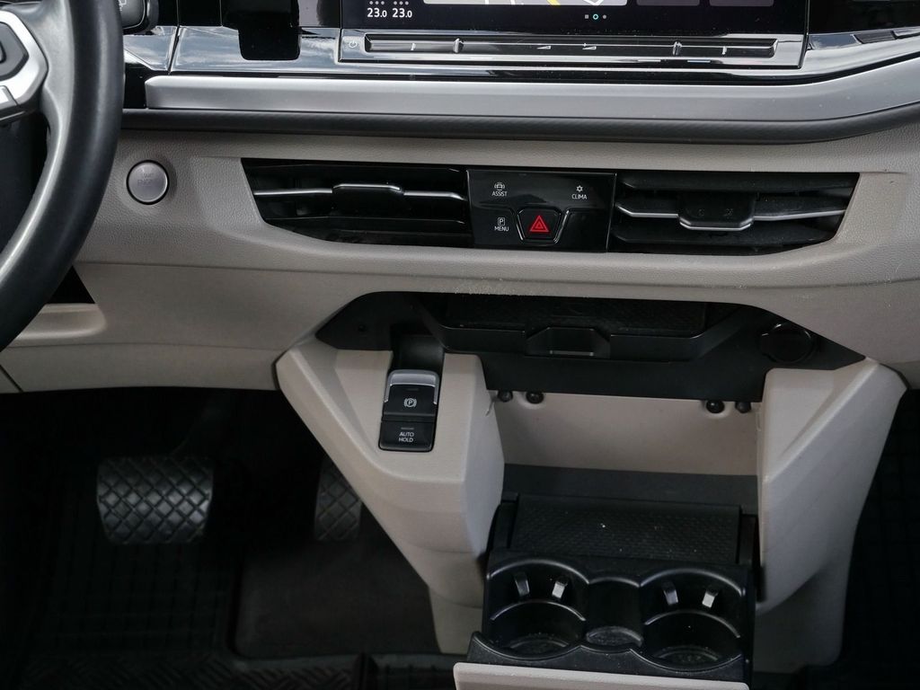 Volkswagen T7 Transporter 2024