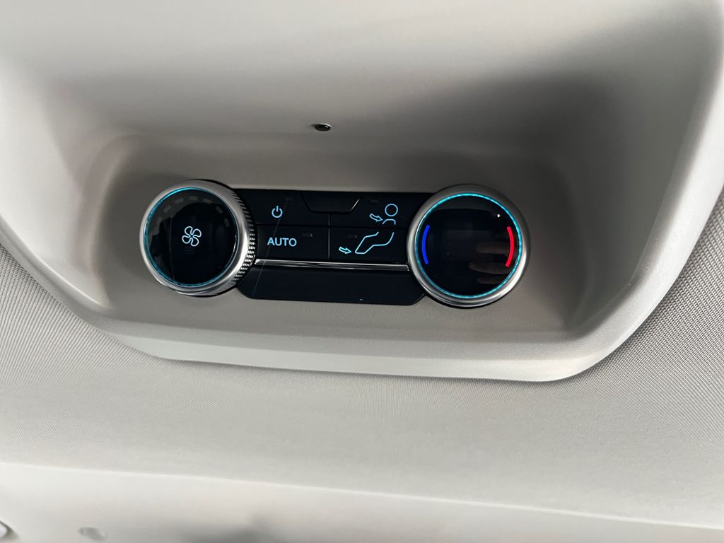 Ford Tourneo Custom 2025