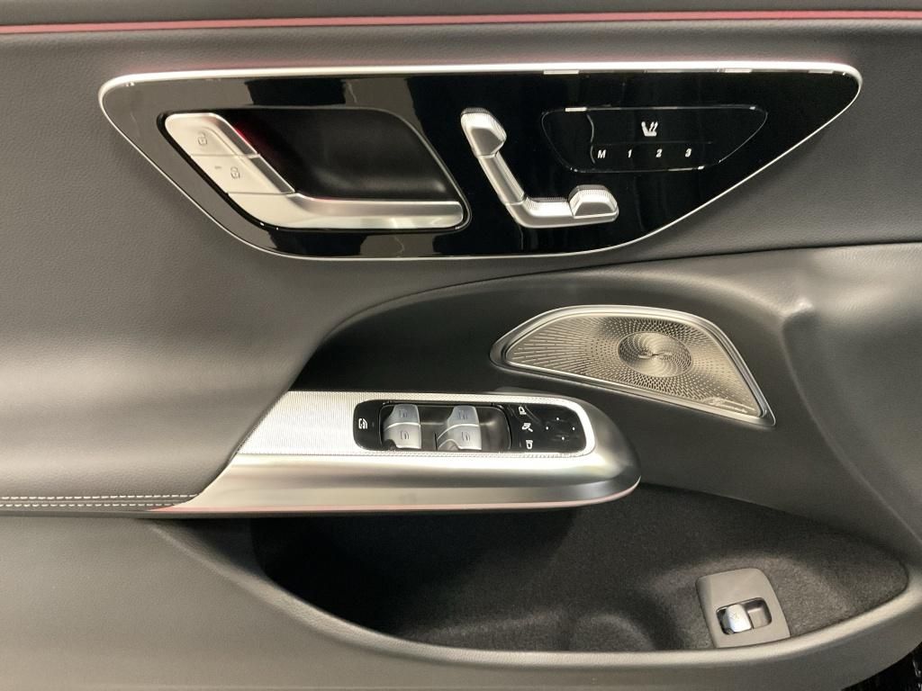 Mercedes-Benz E 300 2025