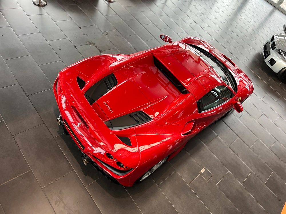 Ferrari F8 2021
