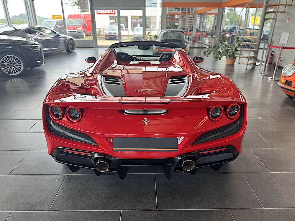 Ferrari F8 2021