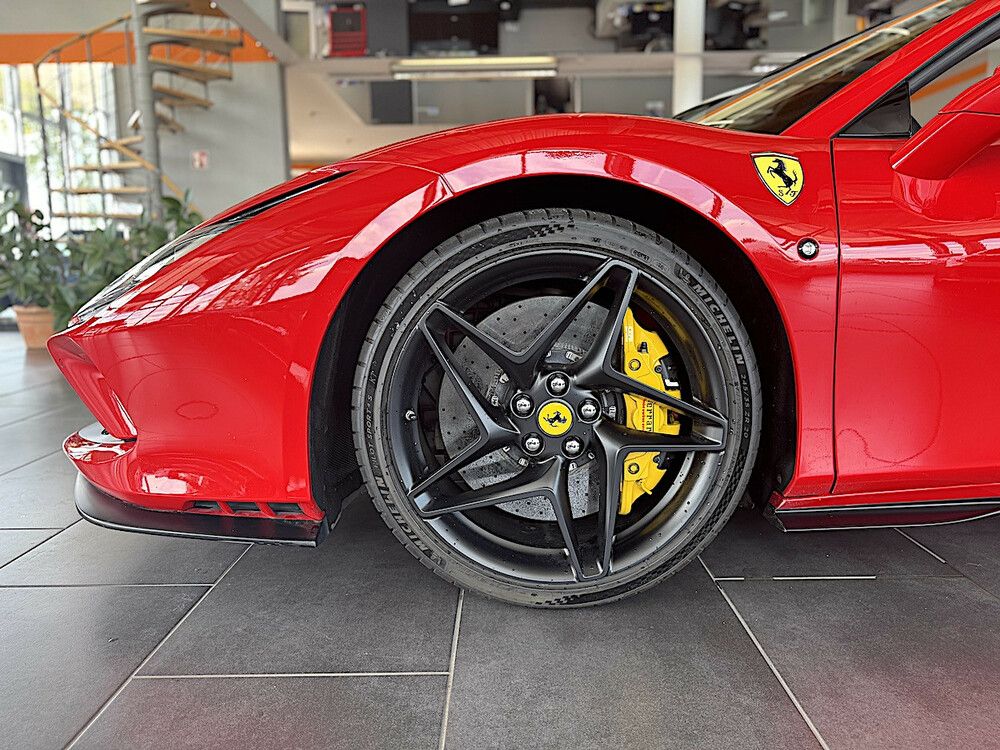 Ferrari F8 2021