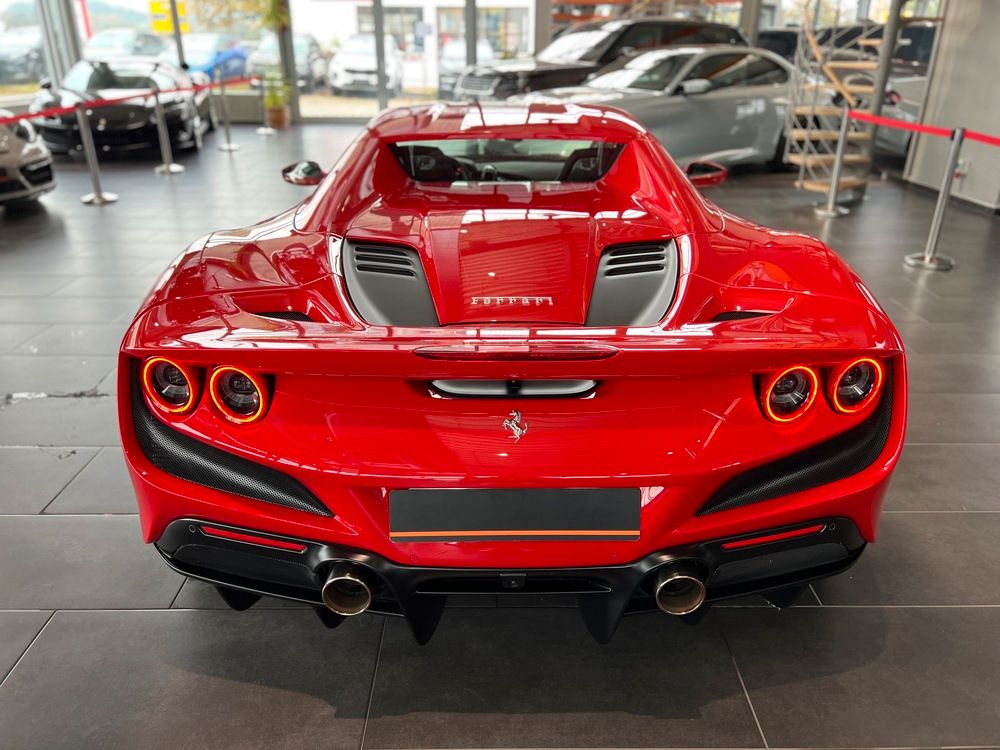 Ferrari F8 2021